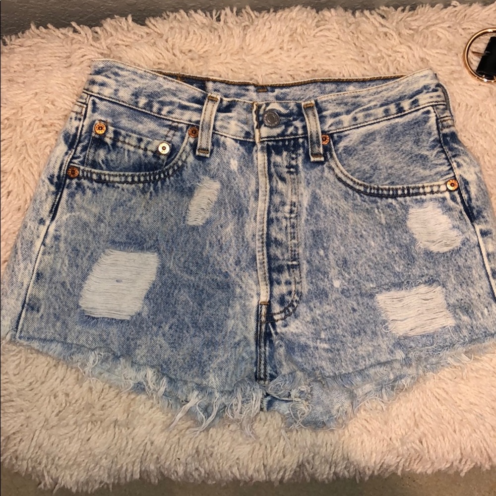 Levi high waisted shorts